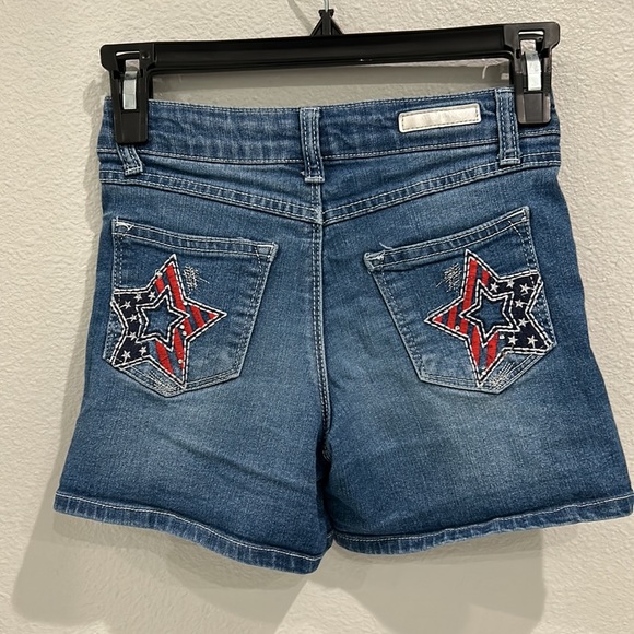 Cute stylish shorts - Picture 2 of 3